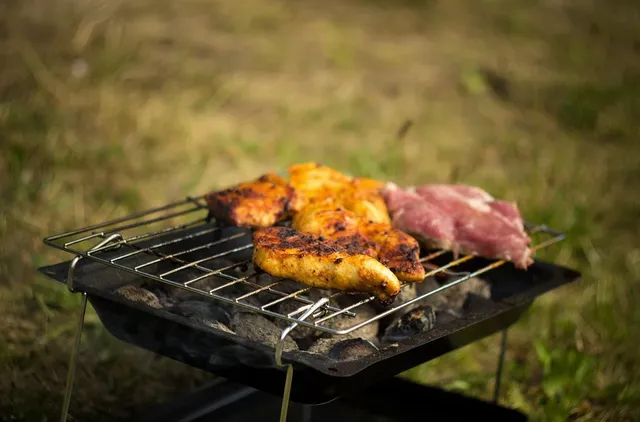 Smokeless charcoal barbecue grill