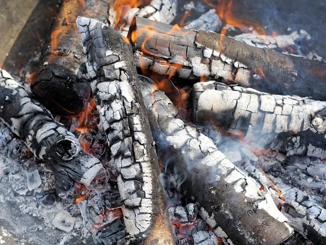 Smokeless charcoal barbecue grill