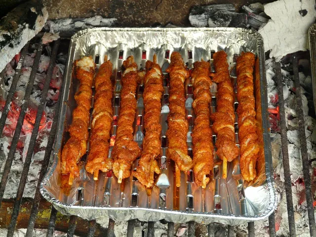 Automatic barbecue stove